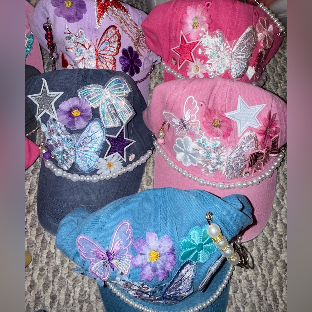 HATS, PURSES, GRAB BAG JEWELRY, WATER-BOTTLE HOLDERS - Picture 3 of 12